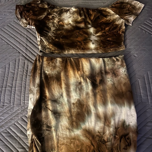 Brown set - Picture 2 of 2